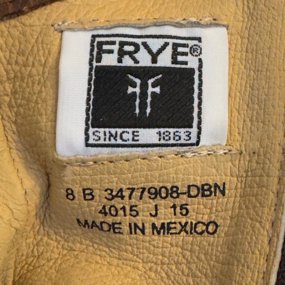 Frye Melissa Button Short Boot. Distressed leather. 8 B. Gently worn - Picture 11 of 13